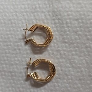 FIRM. HOST PICK. Like New. Vintage. Elegant 14k Gold Triple Hoop Earrings